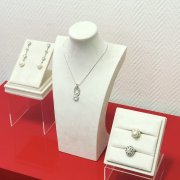 Подставки для украшений из бежевой элитной замши - выполнено на заказ