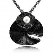 Кулон с жемчугом Black style