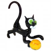 Кот с мячем фигурка из стекла