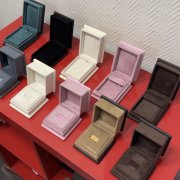 Футляры для ювелирных изделий на заказ из кожи и итальянской алькантары