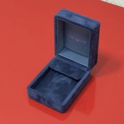 Футляр для серег на заказ из синей элитной замши, нанесение логотипа