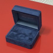 Футляр для кольца на заказ из синей элитной замши, нанесение логотипа