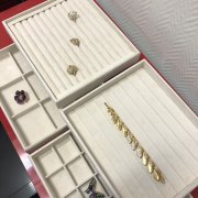 Планшеты для ювелирных украшений из бежевой элитной замши