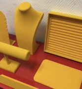 Подставки для украшений из желтой замши